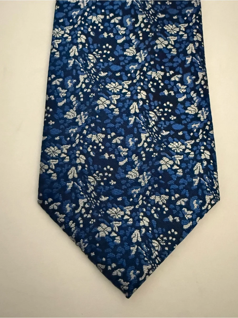 Men's Blue Floral Tie - Classic Pattern 100% Silk Handmade